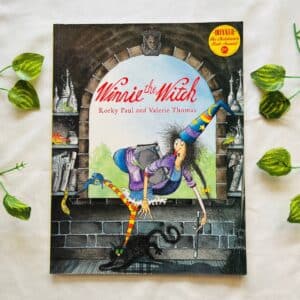 Winnie the Witch: Picture Story Book