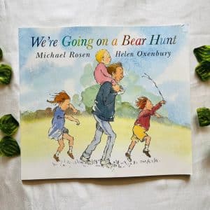 We're Going on a Bear Hunt: Picture Story Book