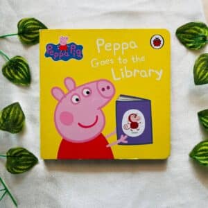 Peppa Pig: Peppa Goes To The Library Board Book